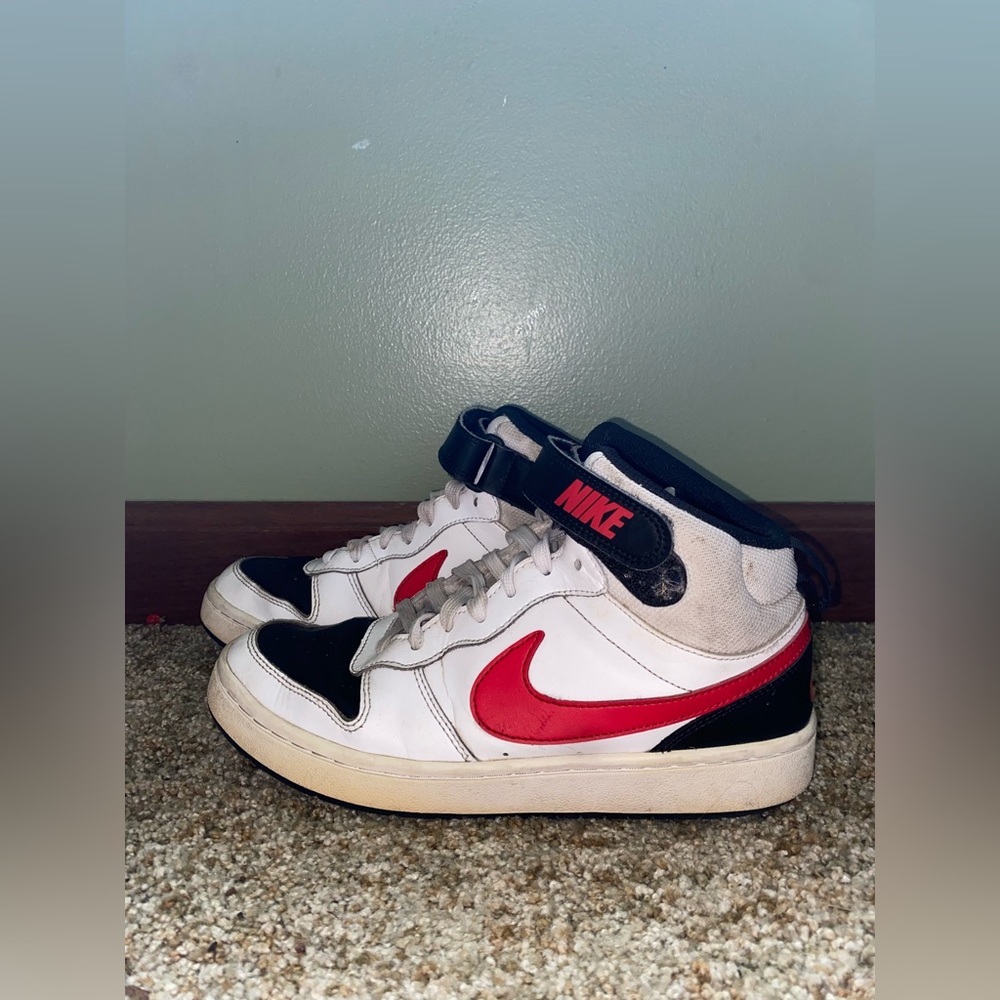 Nike Kids/Woman’s Color Block Sneakers